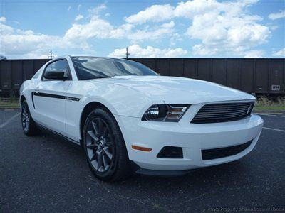 2012 ford mustang v6 premium white 14070 miles