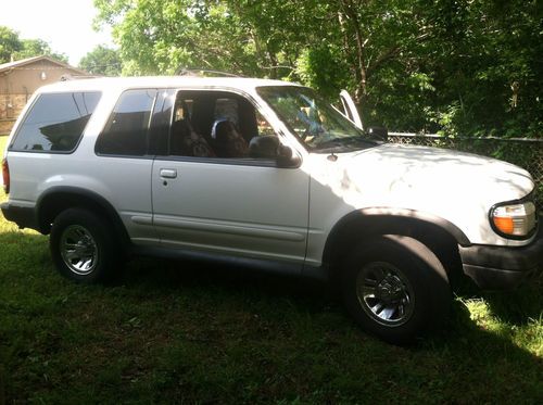 2000 ford explorer sport