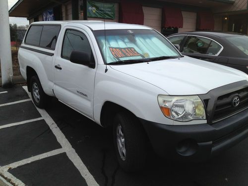 Toyota tacoma 2006. 4 cyl .camper top