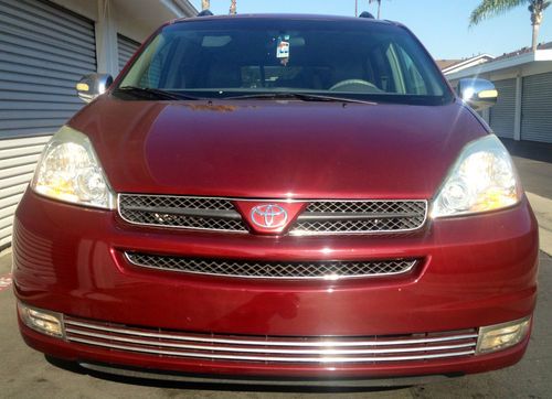 05 toyota sienna le fully loaded nav, 2dvds, leather, 8 seat, chrome rims, clean