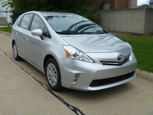 2012 toyota prius v base wagon 4-door 1.8l