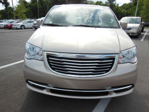 2014 chrysler town & country touring