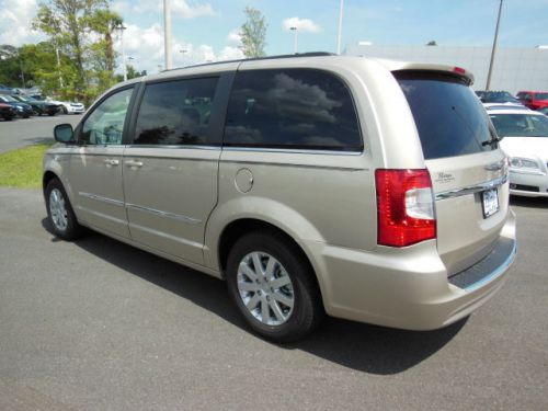 2014 chrysler town & country touring