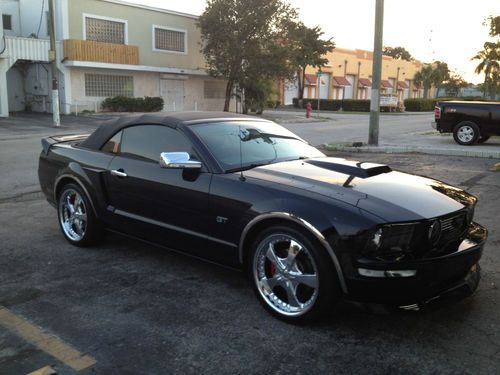 2005 ford mustang gt convertible 2-door 4.6l