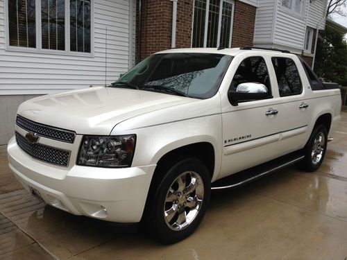 Sell Used 2008 Chevrolet Avalanche Ltz Crew Cab Pickup 4 Door 53l In