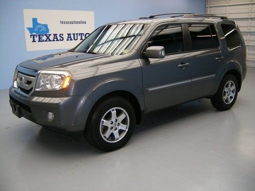 We finance!!!  2011 honda pilot touring auto roof nav rcamera tv 3rd row 1 owner