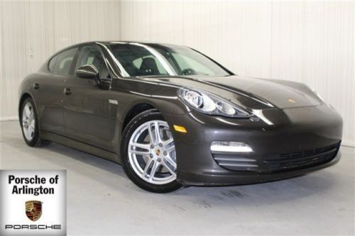 Panamera 4 navi grey black leather moon roof heated seats low miles clean awd