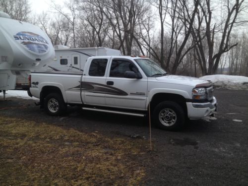 2005 gmc sierra 2500 hd 4x4 diesel sle extended cab pickup 4-door 6.6l