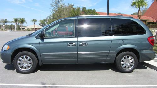 2006 chrysler town &amp; country limited, nav, leather (stow &amp; go! / clean!)