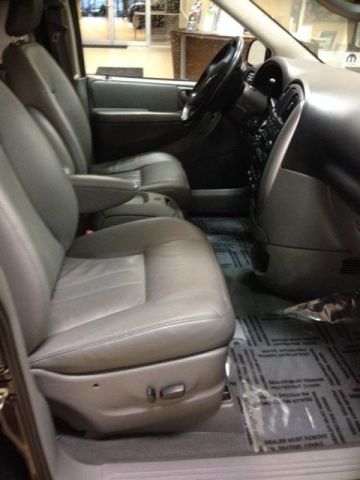 2005 chrysler town & country touring