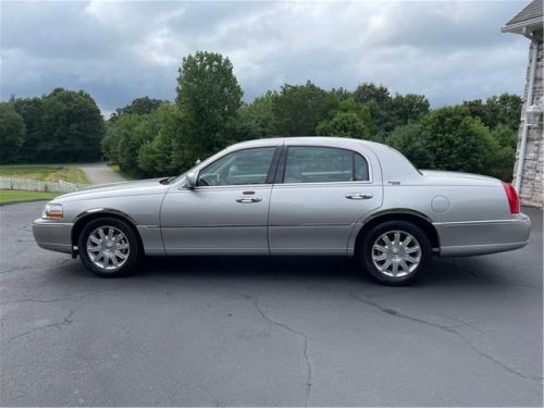 2010 lincoln town car signature limited