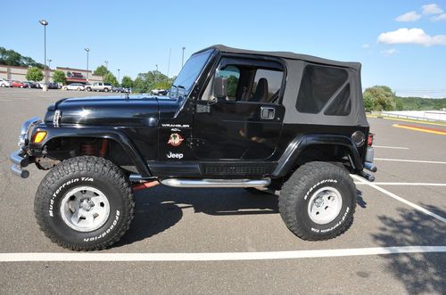 Jeep wrangler sahara alter suspencion 4.0l no reserve only 95k perfect condition