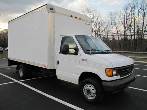 Ford e-450 super duty box truck!!! shelves, loading ramp, dual tires, one owner!