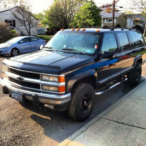 1994 chevy suburban 2500 4x4 454 automatic,a/c,3rd row seating,7 1/2 myers plow