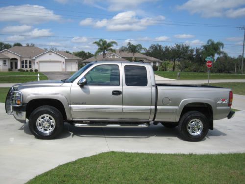 *beautiful 2002 chevrolet 2500 hd lt model extra cab 4x4 low mileage like new*