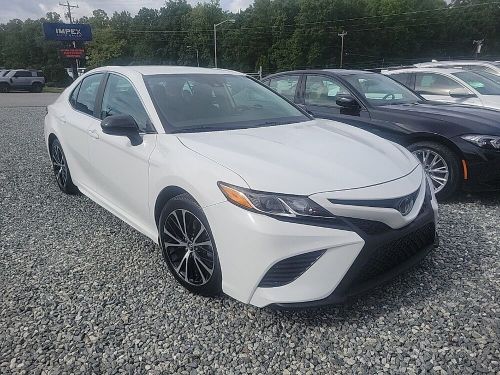 2020 toyota camry se