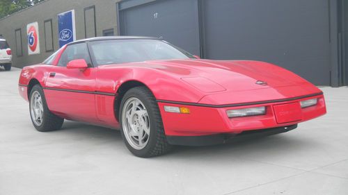 1990 chevrolet corvette base hatchback 2-door 5.7l l.98 v 8