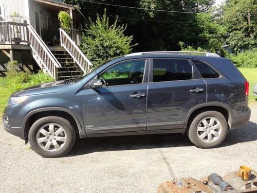 2011 kia sorento lx awd, third row seat, mint condition!!! pacific blue!