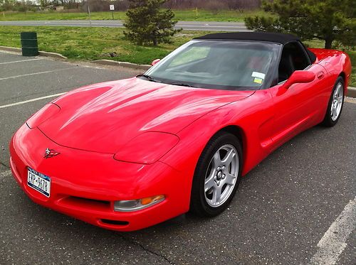 Chevrolet corvette convertible, low miles! loaded!