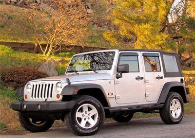 No reserve one owner 4x4 unlimited wrangler garaged xtra clean bid like sahara