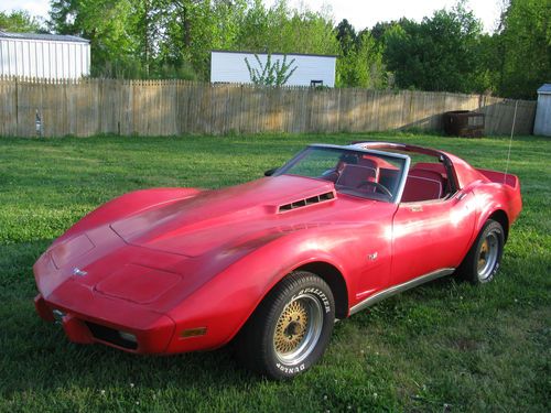 1977 red corvette