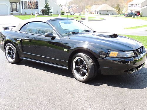 2001 ford mustang gt convertible 2-door 4.6l