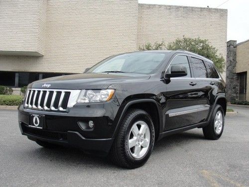 Beautiful 2012 jeep grand cherokee laredo 4x4, warranty, just serviced