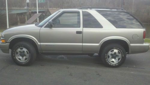 2001 chevy s10 blazer 4x4..loaded w/moon roof....rust free.....no reserve