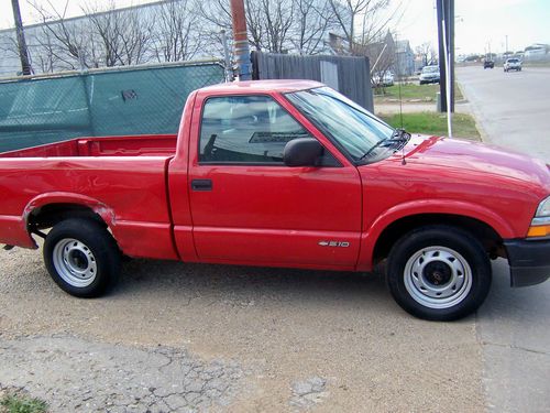 2000 chevrolet s10 base standard cab pickup 2-door 2.2l