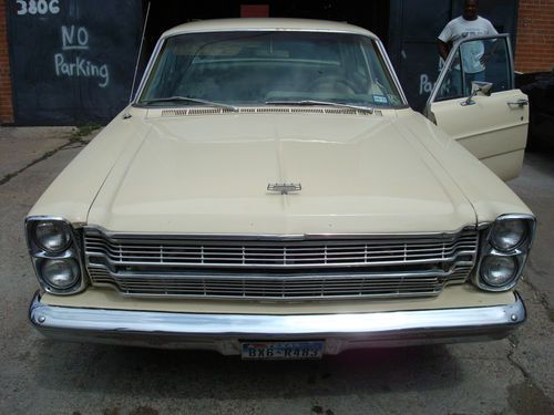 1966 galaxie 500 camper special with 4 doors ac and trailer hitch.