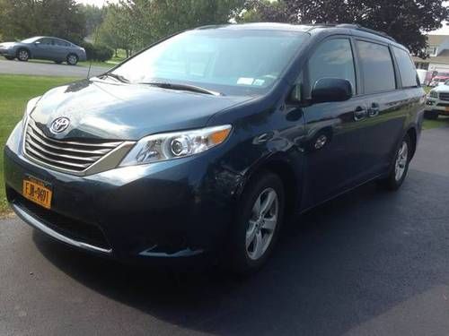 2011 toyota sienna le mini passenger van 5-door 3.5l