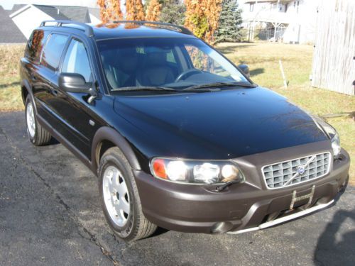 2004 volvo xc70 base wagon 4-door 2.5l