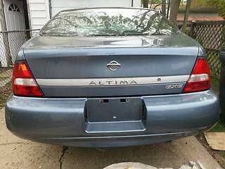 1 owner 215,000 nissan altima gxe 4 door gxe sedan 4-door 2.4l needs engine work