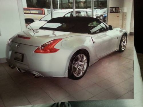 2010 silver nissan 370z roadster convertible 6 cyl w/ 2,335 miles leather seats