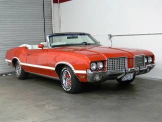 Olds cutlass convertible 350 c.i. v8, auto trans, factory a/c, bucket seats