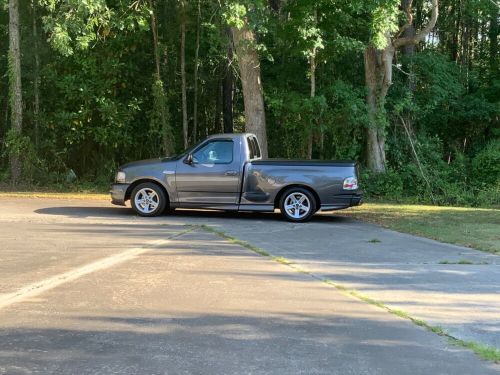 2004 ford f-150 svt lightning