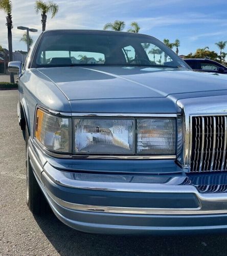 1990 lincoln town car 4dr sedan