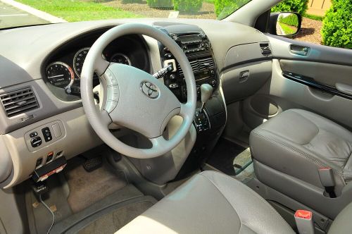 2005 toyota sienna le