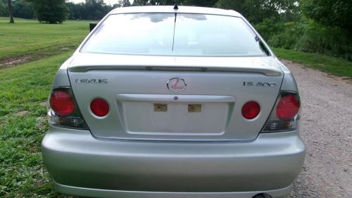 2004 lexus is