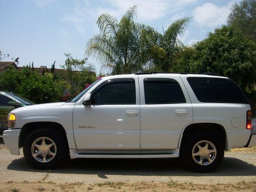 Denali awd white rear buckets leather sunroof loaded rear air heated seats