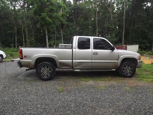 2004 gmc 1500 4x4 banged up on both sides