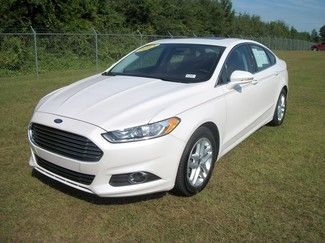 2013 white 4dr sdn se fwd!