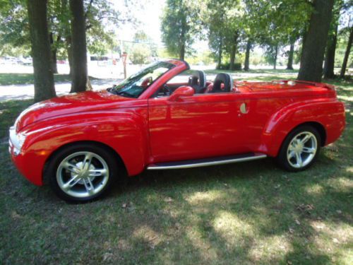 2003 chevrolet ssr convertible 2-door 5.3l &#034;7000 low miles&#034; loaded all options