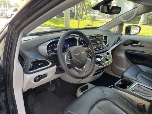 2022 chrysler pacifica hybrid touring l