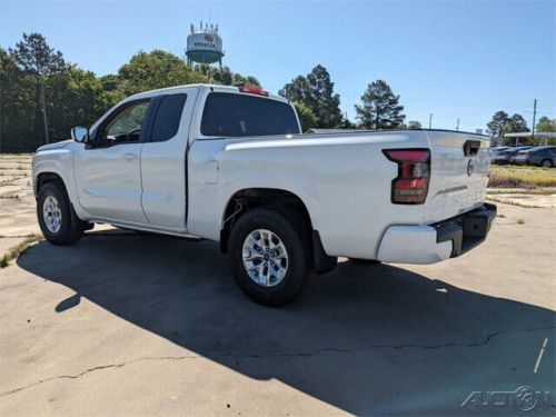 2024 nissan frontier sv