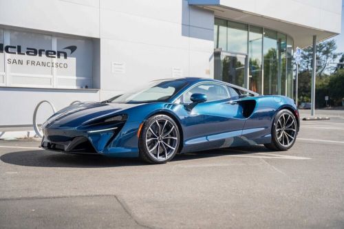 2023 mclaren artura performance