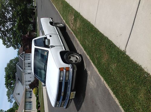 1995 chevrolet c1500 cheyenne standard cab pickup 2-door 5.7l