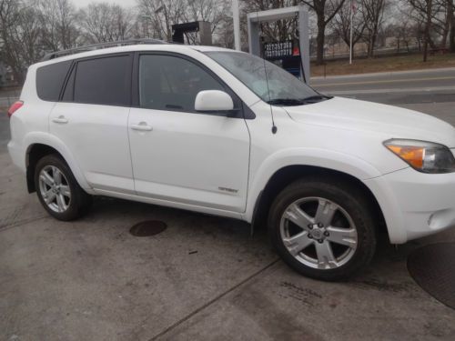 2006 toyota  rav4 sport utility 4 doors 2.4 excellent condition