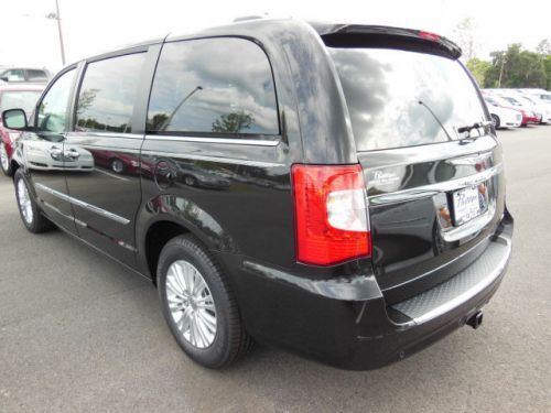 2014 chrysler town & country limited