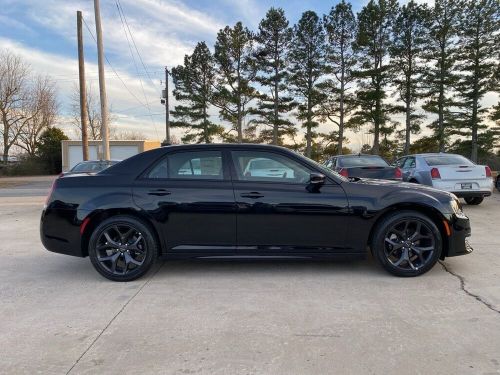 2023 chrysler 300 series touring